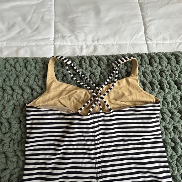 Huge LOT of women’s workout clothing!! - Picture 15 of 16